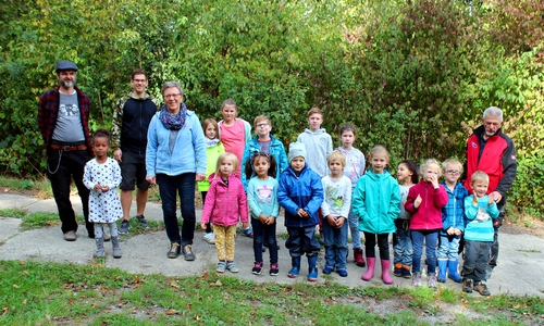 Die Kinder und Betreuer während einer kurzen Pause.