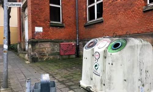 Auch an der Bauerstraße wurde der Altkleider-Sammelcontainer entfernt.