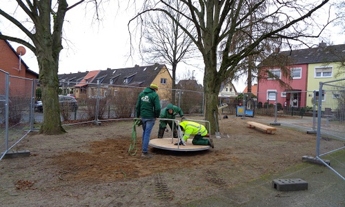 Der Spielplatz am Landwehrgraben hat neue Spielgeräte bekommen.