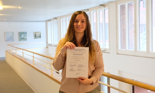 Mona Krüger wurde von der Prohete-Stiftung für ihr hervorragendes Prüfungsergebnis ausgezeichnet.
