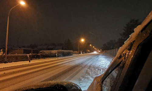 Neuschnee in Goslar. Es ist bislang die einzige Stadt außerhalb der Berglagen des Harzes, die eine dichte Schneedecke bilden konnte. 
