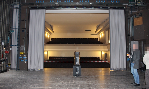 Nach dem Umbau wird die Bühne geschlossen sein, hier werden Räume eingerichtet. Die Decke des Theatersaals wird entfernt und macht einem offenen Innenhof Platz. (Archivbild)