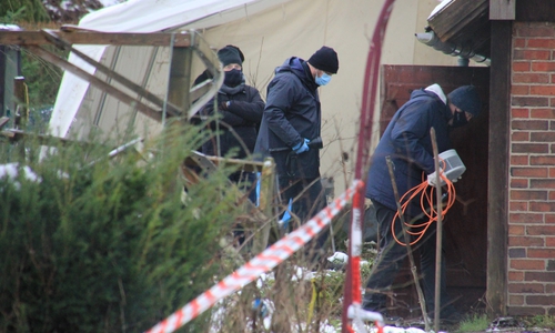 Beamte der Kriminalpolizei befanden sich erneut am Tatort, um den Tathergang zu rekonstruieren. 