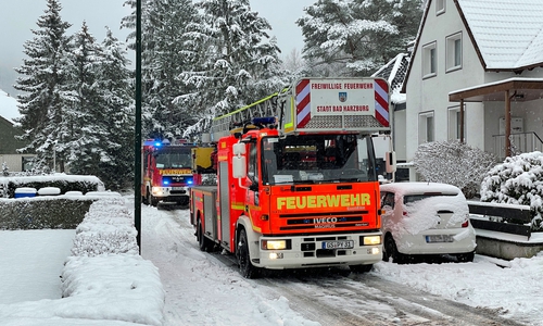Die Feuerwehr wurde zu einem Mehrfamilienhaus gerufen.