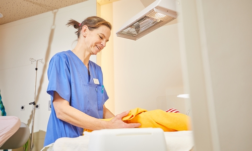 Leitende Hebamme Cindy Spichal freut sich über mehr Geburten als im Vorjahr.