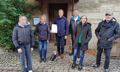 Team „Zukunft Hemkenrode“ am Dorfumfrage-Briefkasten (v.r.) Michael Weisse, Ulrike Siemens, Bernd Stolte, Mark Elster, Dagmar Brammertz, Clara Siegel