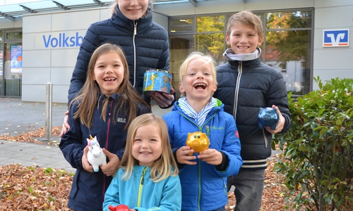 Jedes Kind, das in der Weltsparwoche in eine der 39 Volksbank-BraWo-Filialen kommt und sein Sparschwein leert, kann sich über eine nachhaltige Überraschung freuen. k-BraWo-Filialen kommt und sein Sparschwein leert, kann sich über eine nachhaltige Überraschung freuen. 