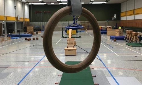 Die große Turnhalle in Schladen verwandelt sich in eine riesige Ninja Warrior Welt.