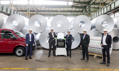 Hans Krug, Senior Vice President Procurement Miele, Gunnar Groebler, Vorstandsvorsitzender Salzgitter AG, Dr. Stefan Breit, Geschäftsführer Technik Miele, Ulrich Grethe, Dr. Sebastian Bross, Konzerngeschäftsleitung (beide Salzgitter AG) (v. li.).