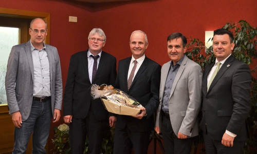 Verabschieden Landrat Thomas Brych (Mitte): Landrat Matthias Jendricke, Landrat a. D. Martin Skiebe, Landrat Thomas Balcerowski und Landrat André Schröder.