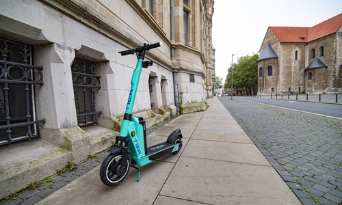 E-Roller am Rathaus.