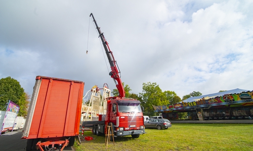 Der Aufbau läuft: Hier entstehen drei Wochen Spaß für jung und alt mitten im herbstlichen Salzgitter. 