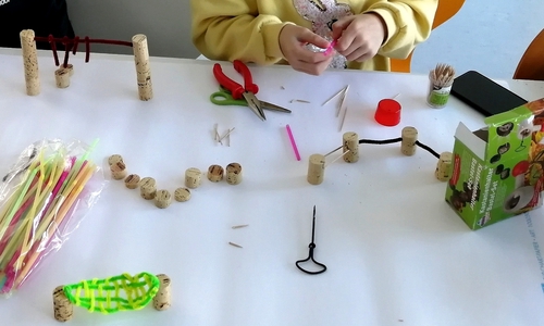 Die Kinder durften ihre eigenen Ideen für die Spieplätze basteln. Auch wenn die Ergebnisse sehr unterschiedlich waren, wollten doch alle ein großes Klettergerüst.