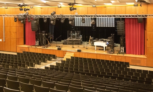 Die Aula des Gymnasiums in Salzgitter-Bad. Archivbild