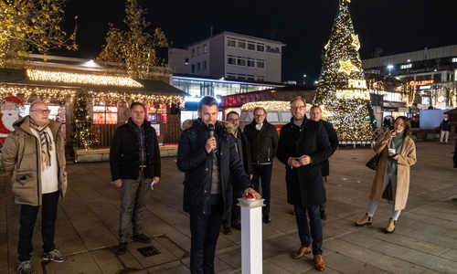 Feierliche Eröffnung der weihnachtlichen Lichtshow auf dem Wolfsburger Weihnachtsmarkt.