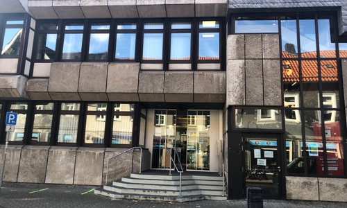 Die Stadtverwaltung in der Charley-Jacob-Straße wurde am heutigen Dienstagmorgen nach Eingang eines Drohschreibens evakuiert.