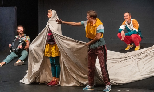 Eine Szene aus dem Theaterstück. 