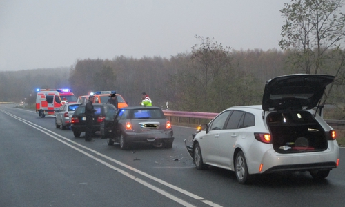 Vier Autos waren am Morgen auf der B82 aufeinander gefahren.