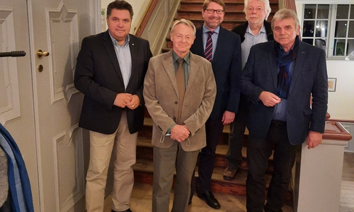 Von links nach rechts: stellvertretender Samtgemeindebürgermeister Uwe Schäfer (CDU) Ratsvorsitzender Dr. Manfred Bormann (CDU) Samtgemeindebürgermeister Marco Kelb (CDU) stellvertretender Ratsvorsitzender Dr. Heinrich Füchtjohann (SPD) stellvertretender Samtgemeindebürgermeister Reinhard Deitmar (SPD).