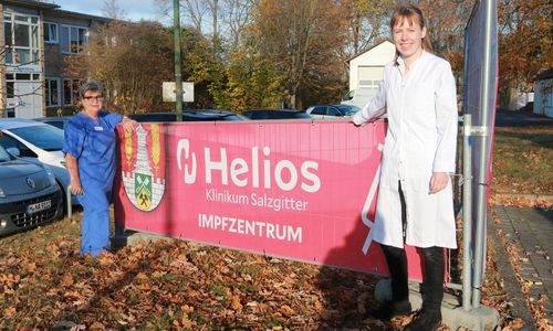 Regina Gründel (links) und Katharina Eschen haben das Helios Impfzentrum in Salzgitter aufgebaut. 