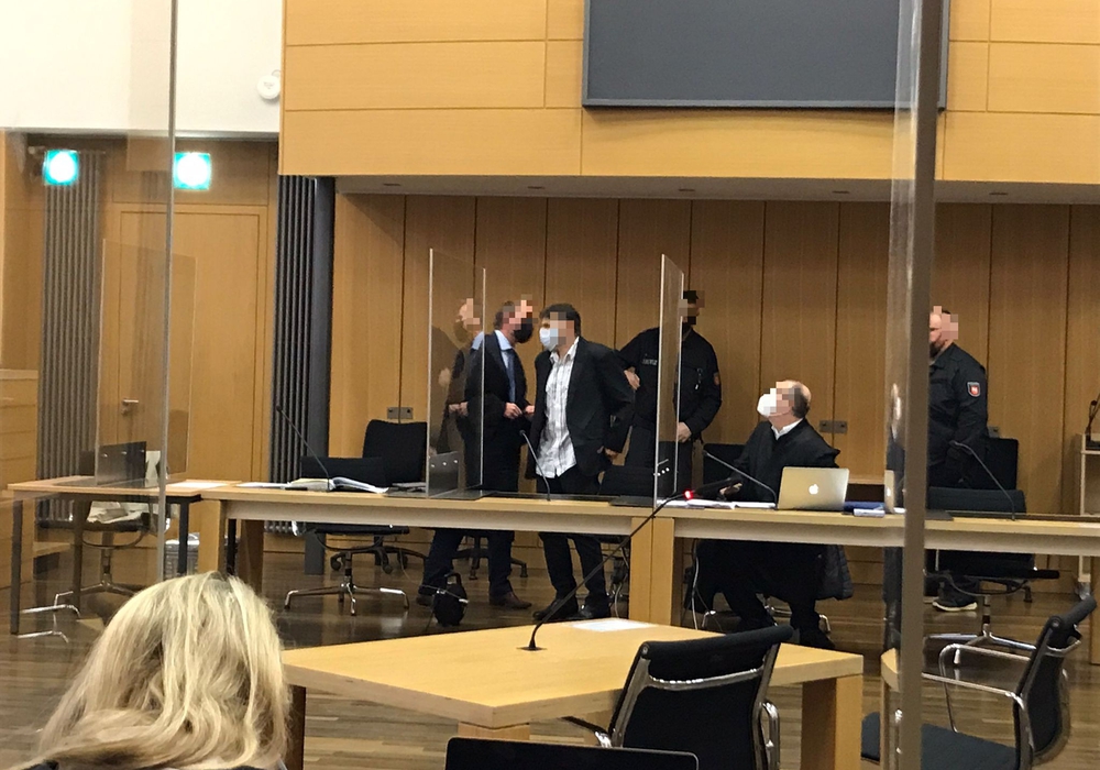 Martin G. wird vor Gericht von den Anwälten Martin Nitschmann (links) und Andreas Zott (rechts) vertreten. 