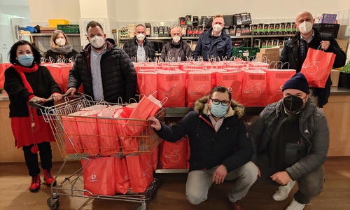 Serviceclubs packten und verteilten 150 Weihnachtstüten in der Peiner Tafel.