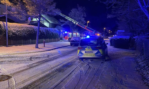 Am frühen 1. Weihnachtsfeiertag wurde die Ortsfeuerwehr Bündheim-Schlewecke zusammen mit dem Kurzzug aus Bad Harzburg zu einem Schornsteinbrand in die Badestraße alarmiert.
