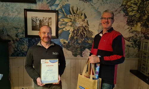 Holger Trossen (links) und Christoph Gaumert, Vorsitzender der Abteilung Triathlon.