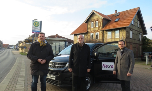 Gaben den Startschuss für den „flexo“ in Lehre (v.l.): Andreas Busch (Bürgermeister Gemeinde Lehre), Detlef Tanke (Verbandsvorsitzender Regionalverband Braunschweig) und Alexander Brüll (General Manager von CleverShuttle, die flexo im Auftrag der KVG betreiben).