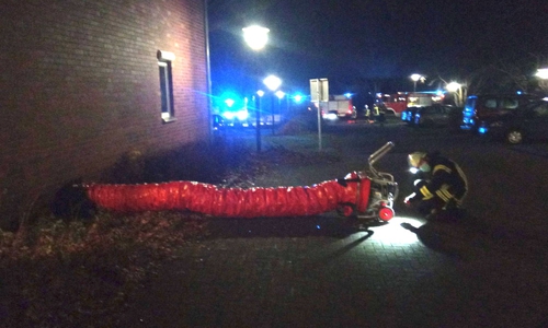 Die Feuerwehr setzte einen Überdruckbelüfter ein.