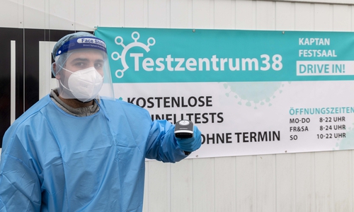 In der Neißestraße 227  in Lebenstedt hat ein Test-Drive-Inn eröffnet. Erkan Özcan leitet die Station.