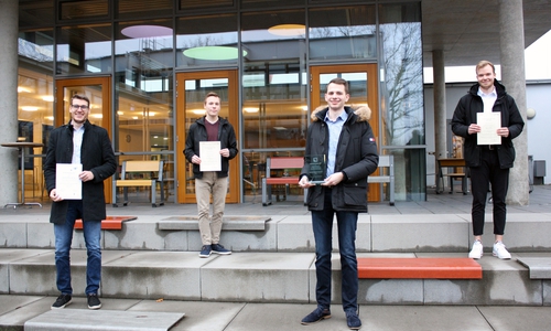 Die Preisträger der Absolventenauszeichnungen v.l.n.r.: Emanuel Stöber, Marc-André Tucholke, Maurice-Christian Ziesmann, Kristian Schwethelm. 