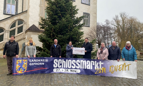 4.500 Euro konnten an den Verein "Helfen vor Ort e.V." übergeben werden. 