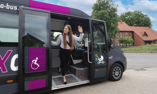 Der flexo ist weder an Haltestellen, noch an Fahrpläne gebunden.