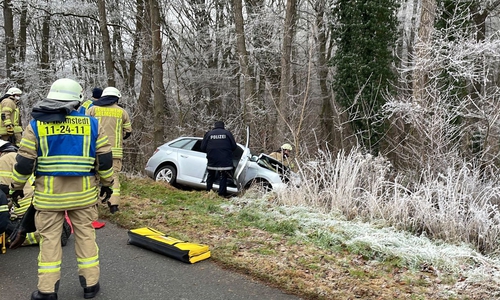 Das Auto war von der Straße abgekommen.