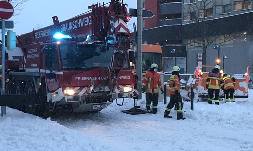 Die Feuerwehr musste ein Sonderfahrzeug bergen.