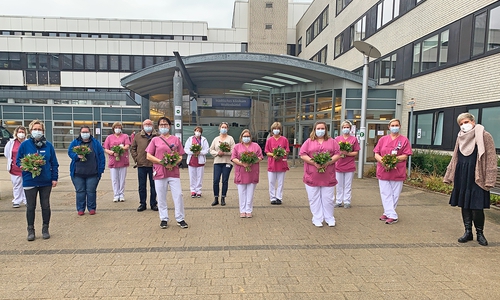 Das Team des Städtischen Klinikum freute sich über das „blumige“ Dankeschön.