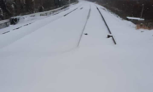 Der Zugverkehr ist vorübergehend ausgesetzt.