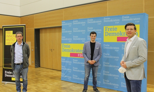 Max Weitemeier (Mitte) mit den Kreisverbandsvorsitzenden von Salzgitter und Wolfenbüttel, Ralf Ludwig (links) und Björn Försterling, die ihm zu seiner Wahl gratulierten. 