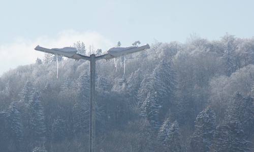 Eiszapfen an einer Laterne