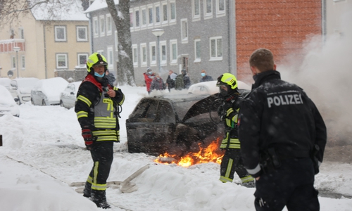 Das Auto brannte lichterloh.