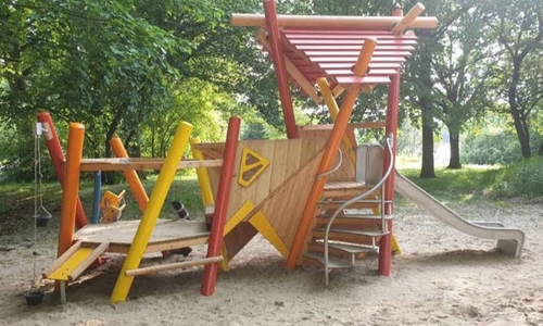 Ein solches Klettergerüst sollen bald nun auch Kästorfer Kinder erobern können.