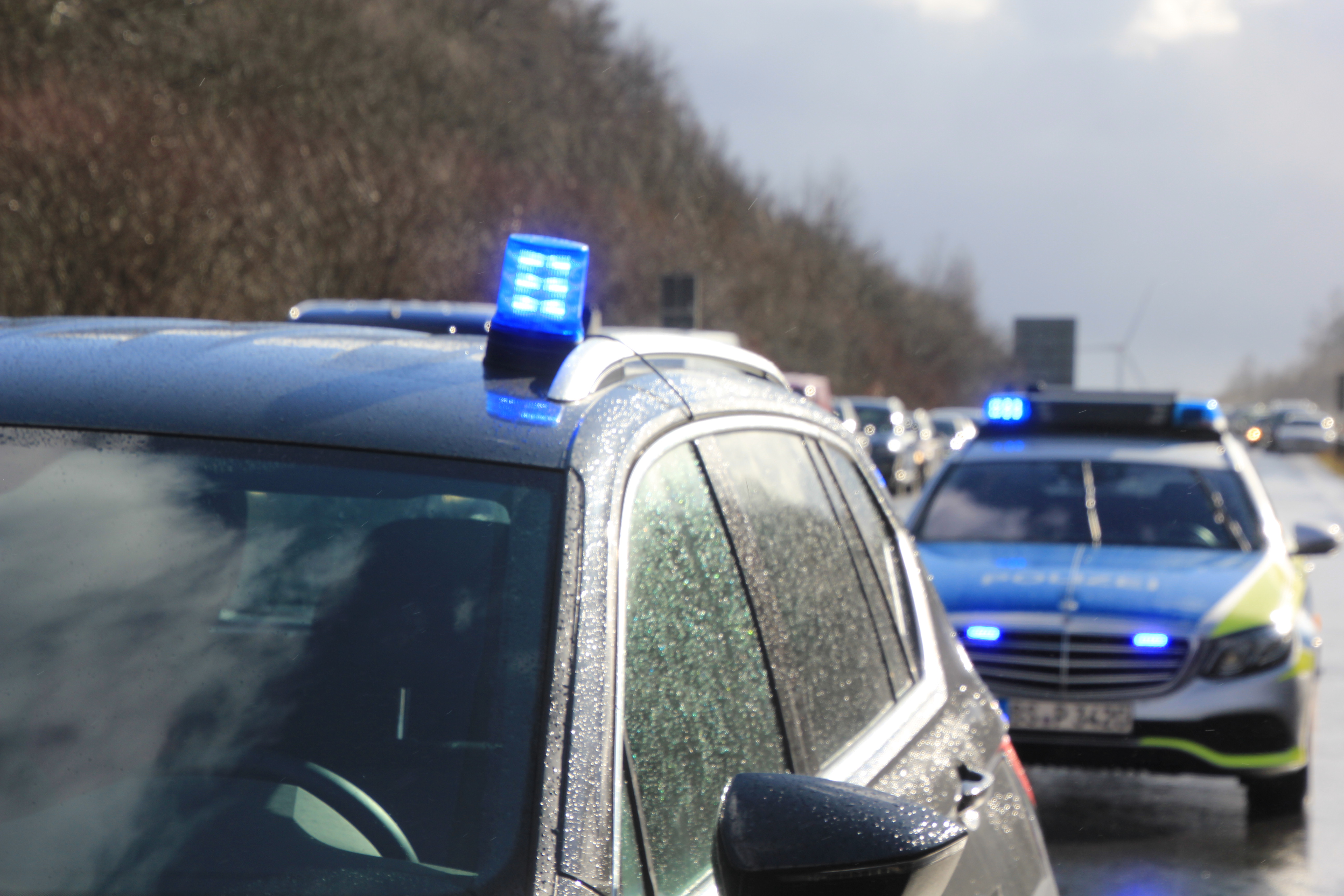 Polizeisirene im Auto verbaut: Falscher Polizist auf Autobahn festgenommen