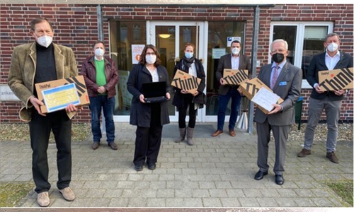 Vertreter des Klinikums und der Rotaryclubs bei der Spendenübergabe: Axel Burghardt (Geschäftsführer Klinikum), Ulrike Hennig (stellvertretende Schulleiterin), Wenke Lubosch (stellvertretende Pflegedirektorin), Helmut Hennicke (Präsident Rotaryclub SZ-WF), Robert Löffler (Gemeindienst RC SZ-WF), Manfred Mazen (Präsident RC SZ-WF-VH) und Michael Thiele (Gemeindienst RC SZ-WF-VH).