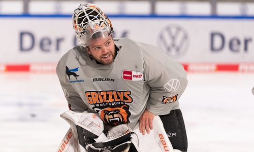 Goalie Chet Pickard hat seinen Vertrag verlängert.