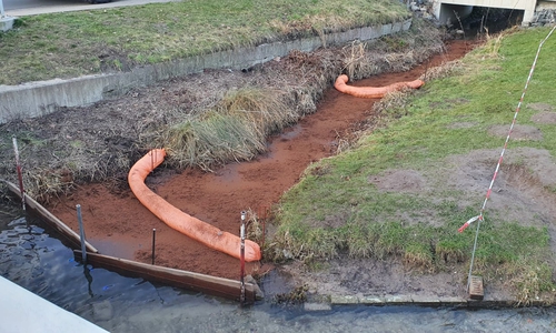 Montagnachmittag wurden noch Ölschlängel ausgelegt.
