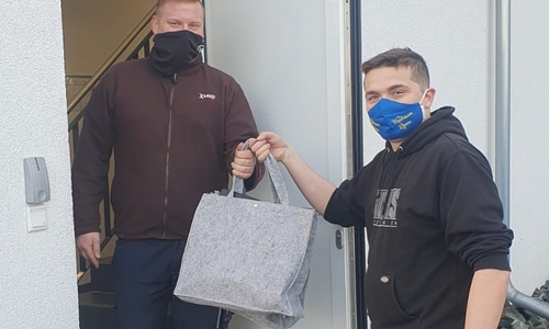 Mit Unterstützung lokaler Unternehmen wurden Überraschungspäckchen verpackt und verkauft.