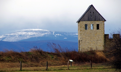 Von der Werla aus hat man einen guten Blick auf den Brocken.