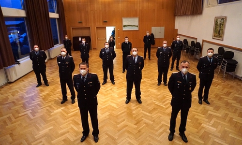 des gewählten Ortskommandos (v.l.n.r.): 1. Reihe: Ralf Sprang, Martin Löhr, 2. Reihe: Rainer Madsack, Sebastian Nabereit, Kevin Scheler, 3. Reihe: Sascha Bluhm, Christian Nabereit, Dominik Widdecke, 4. Reihe: Tom Müller, Matthias Weiß, Adrian Nabereit, 5. Reihe: Rene Müller, Jenny Krull, Bodo Anders.