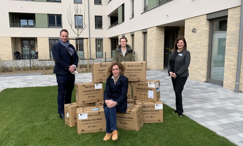 Von links: Jörn Glomba (Geschäftsführer und Inhaber ETT), Karoline Kaufmann (vorne sitzend, Regionalleiterin Braunschweig der Neuerkeröder Wohnen und Betreuen GmbH), Anna Schumann (Pflegedienstleistung und Heimleitung der Tagespflegen Braunschweig der Diakoniestationen Harz-Heide gGmbH), Dr. Yesim Calbay, (ab April Chefärztin und Leitung der Reha-Tageskliniken für Psychosomatik und Abhängigkeitserkrankungen der Lukas-Werk Gesundheitsdienste GmbH).  